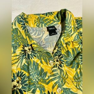Disney’s The Lion King Simba Short sleeve tie front blouse size M